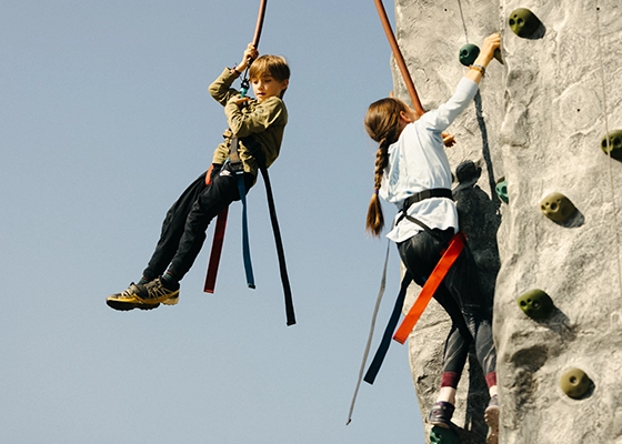Decouvrir-Mur-escalade-Aut-560x400 activités d'automne enfants