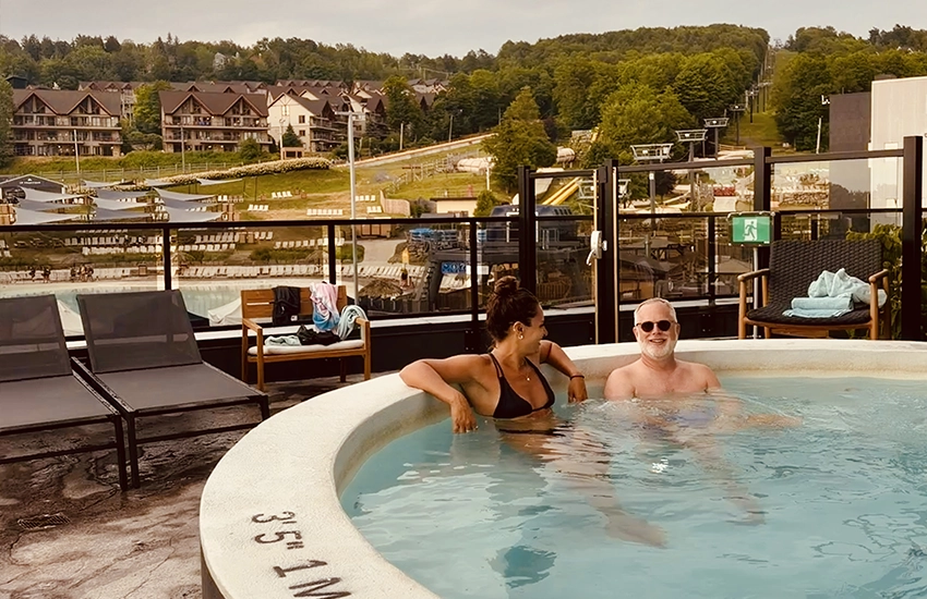 IMG-Blogue Camille DG 4-3col-850x550 Clients relaxing in pool at the Residence Inn by Marriott Bromont