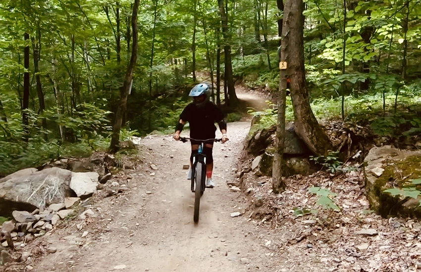 IMG-Blogue Camille Dg 3-3col-850x550 Client mountain biking at Bromont mountain